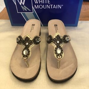 BNIB White Mountain Cardenia Sandal - Light Gold Metallic - 7M